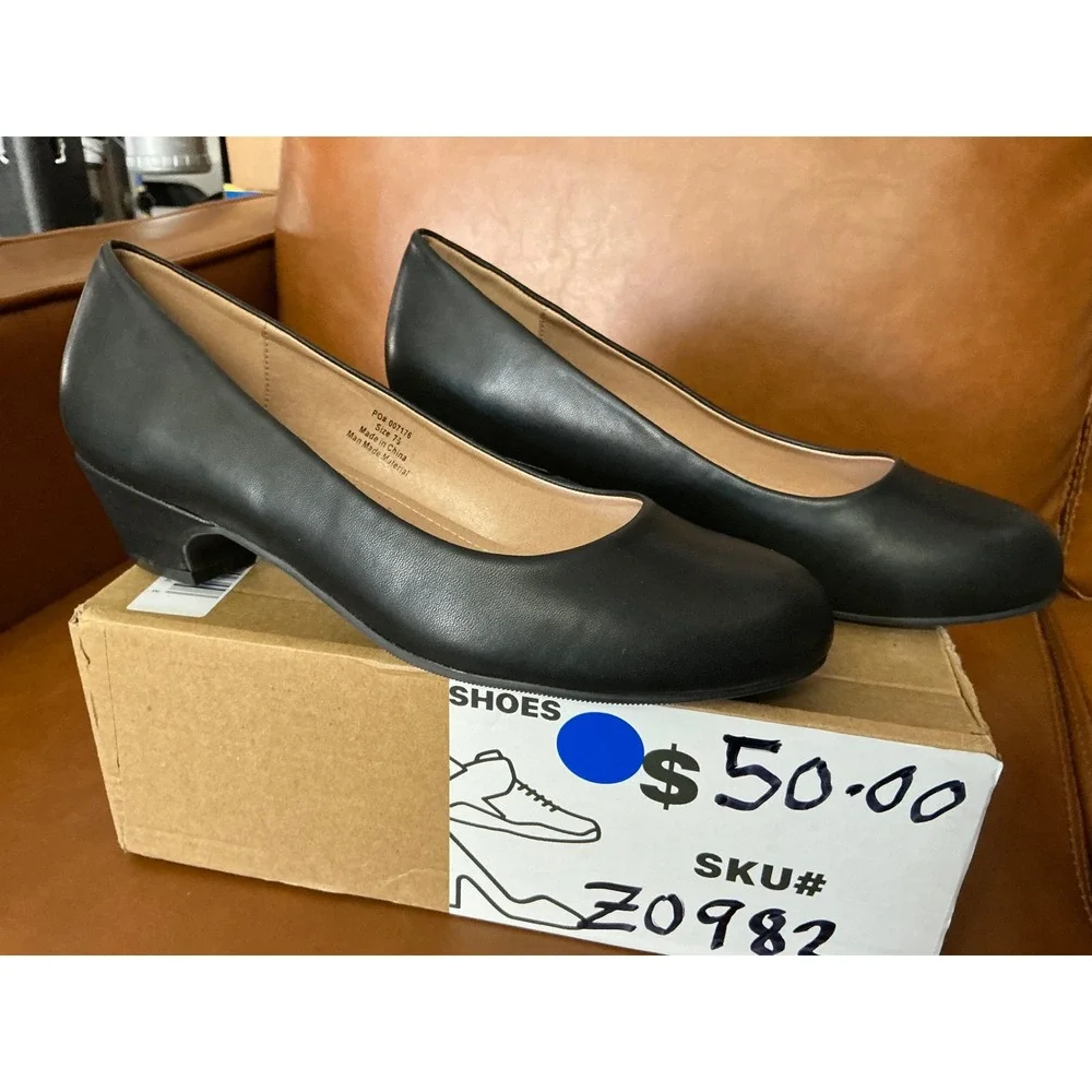 Journee Collection Saar Pump Womens 7.5 Black Low Wedge Round Toe